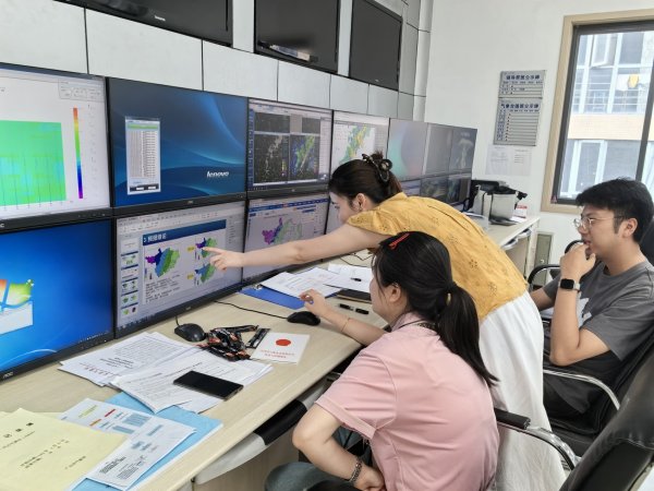 小熊猫配资 四川暴雨夜，气象预警如何筑起“保命防线”？