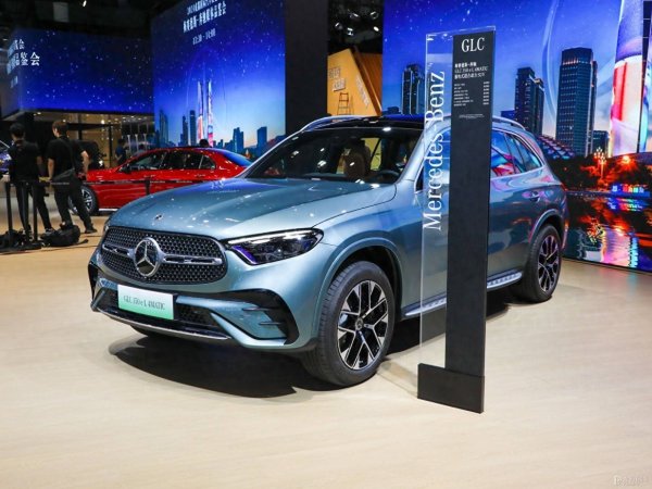 鼎冠优配 奔驰“变脸”真快：辟谣没多久，就要使用吉利插混技术？