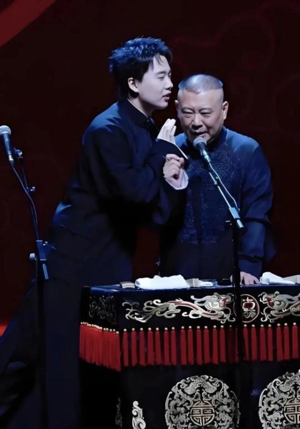 富兴配资 没有父爱母疼，拒做德云社接班人的郭麒麟，如今已是赢家